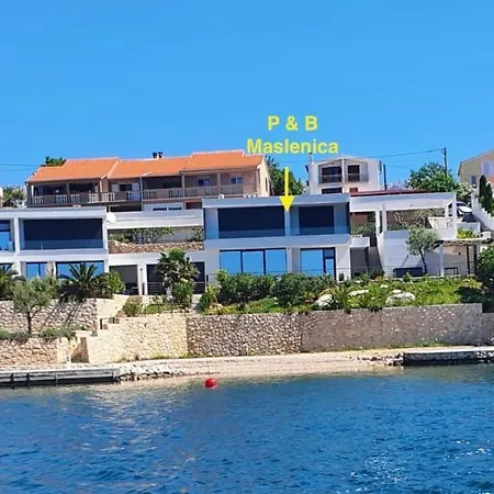 Palms & Maslenica شقة *