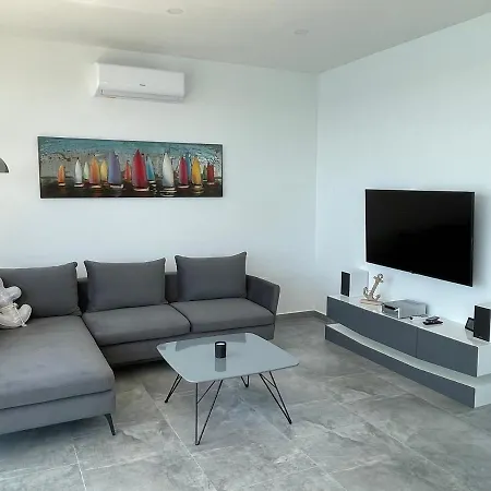 Palms & Maslenica شقة