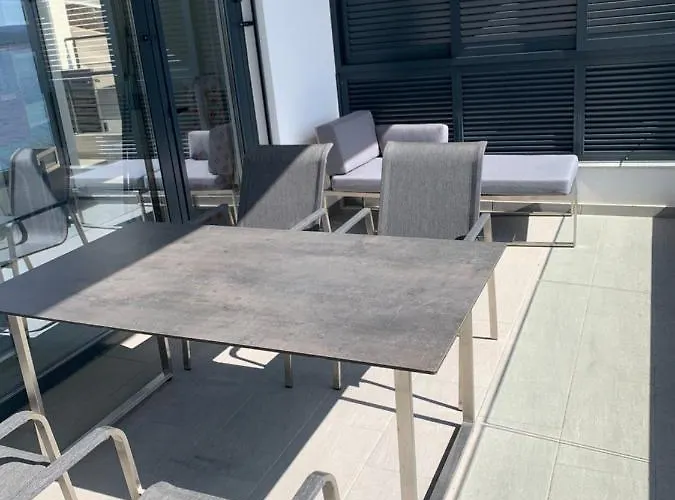 Palms & Maslenica 야세니스