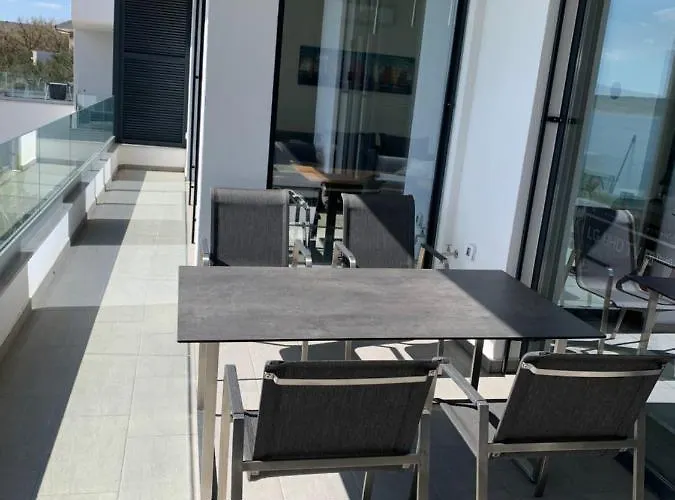 Palms & Maslenica شقة