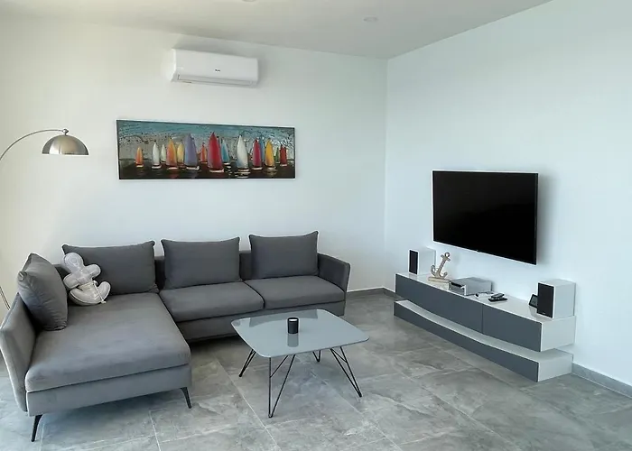 Palms & Maslenica شقة