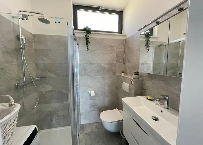 Palms & Maslenica 아파트 야세니스