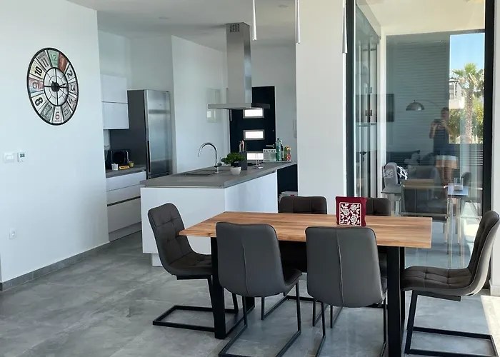 Palms & Maslenica 야세니스