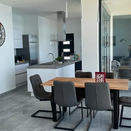 Palms & Maslenica 야세니스